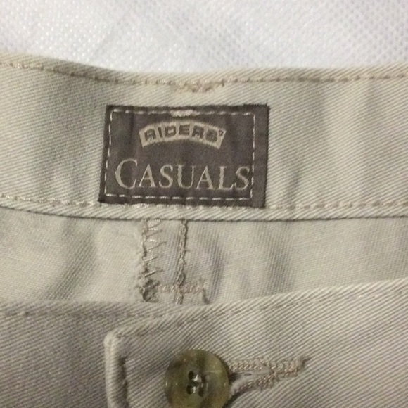 Ladies Jeans Shorts size 18 M by Casuals color is cream all cotton. #71 - Picture 5 of 7